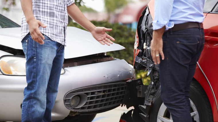 3 top reasons why truck accident cases tend to pay higher compensation injury fees with lawyers vs not using a lawyer